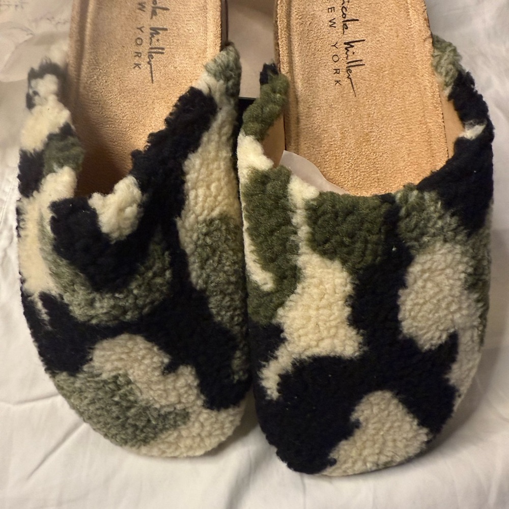 Nicole Miller‎ Plush Camouflage Slippers size 8 casual comfy fury stylish